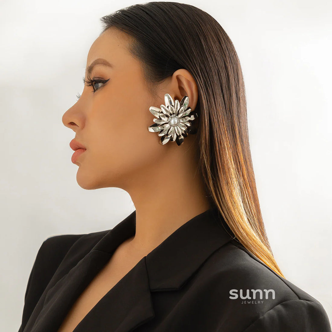 Vanity Exaggerated Daisy Stud Earrings