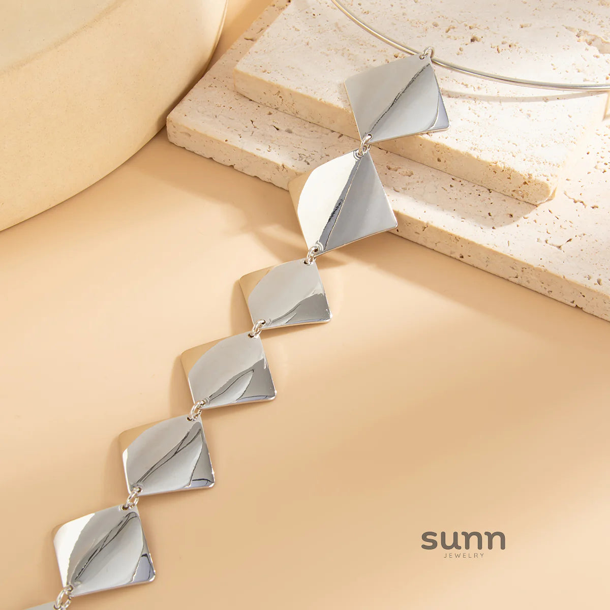 Vayda Geometric Pendant Necklace