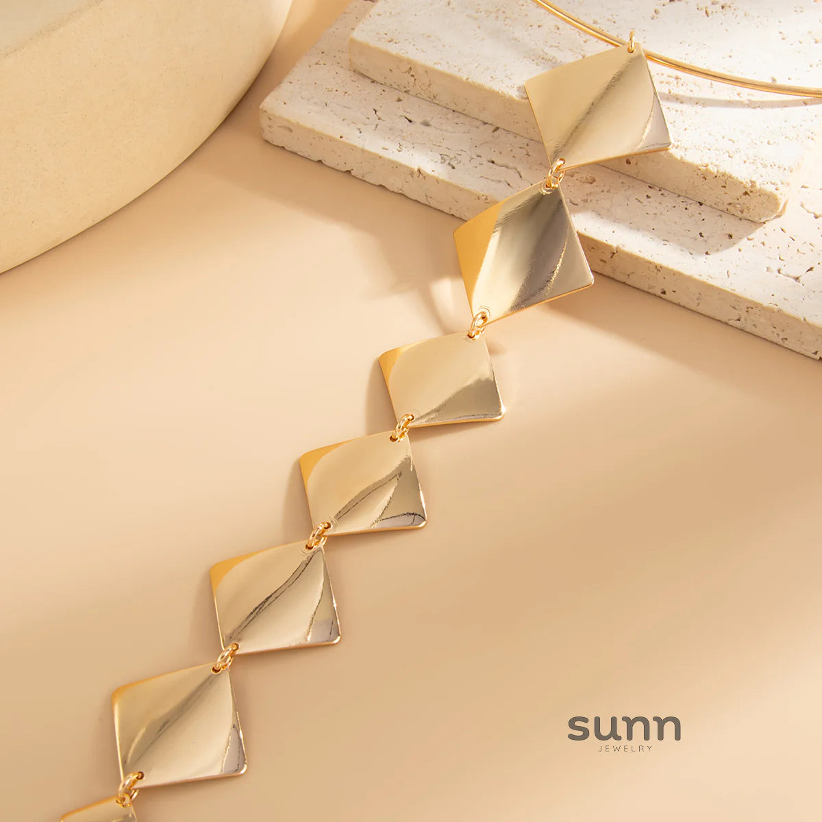 Vayda Geometric Pendant Necklace