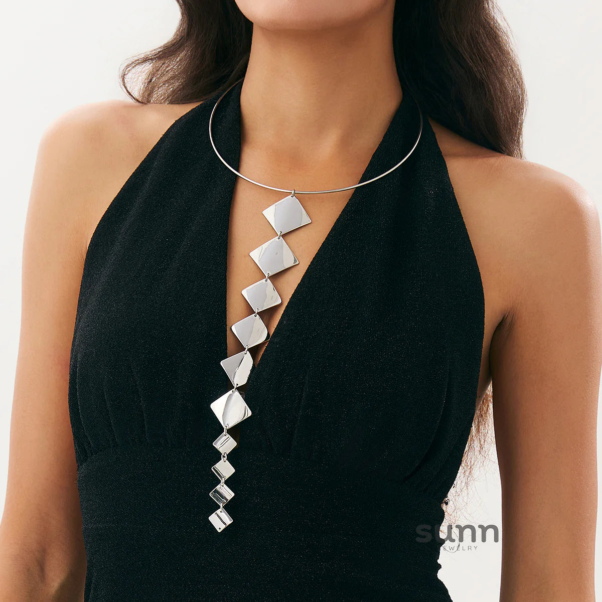 Vayda Geometric Pendant Necklace