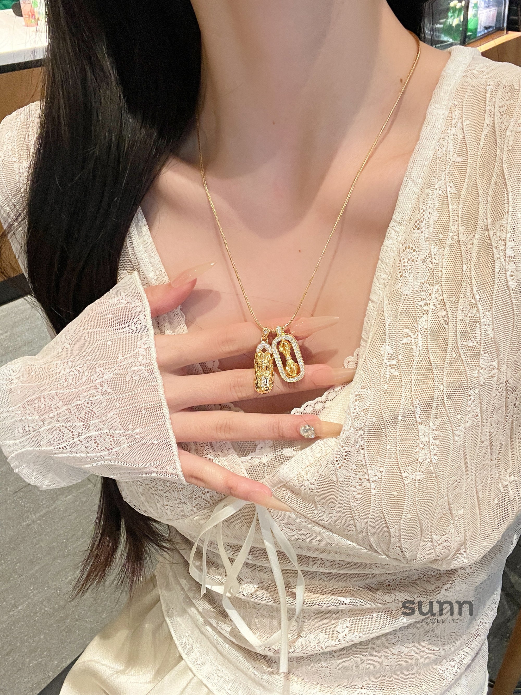 Vedika Vajra Pixiu Pendant Necklace [UAQBF21G]