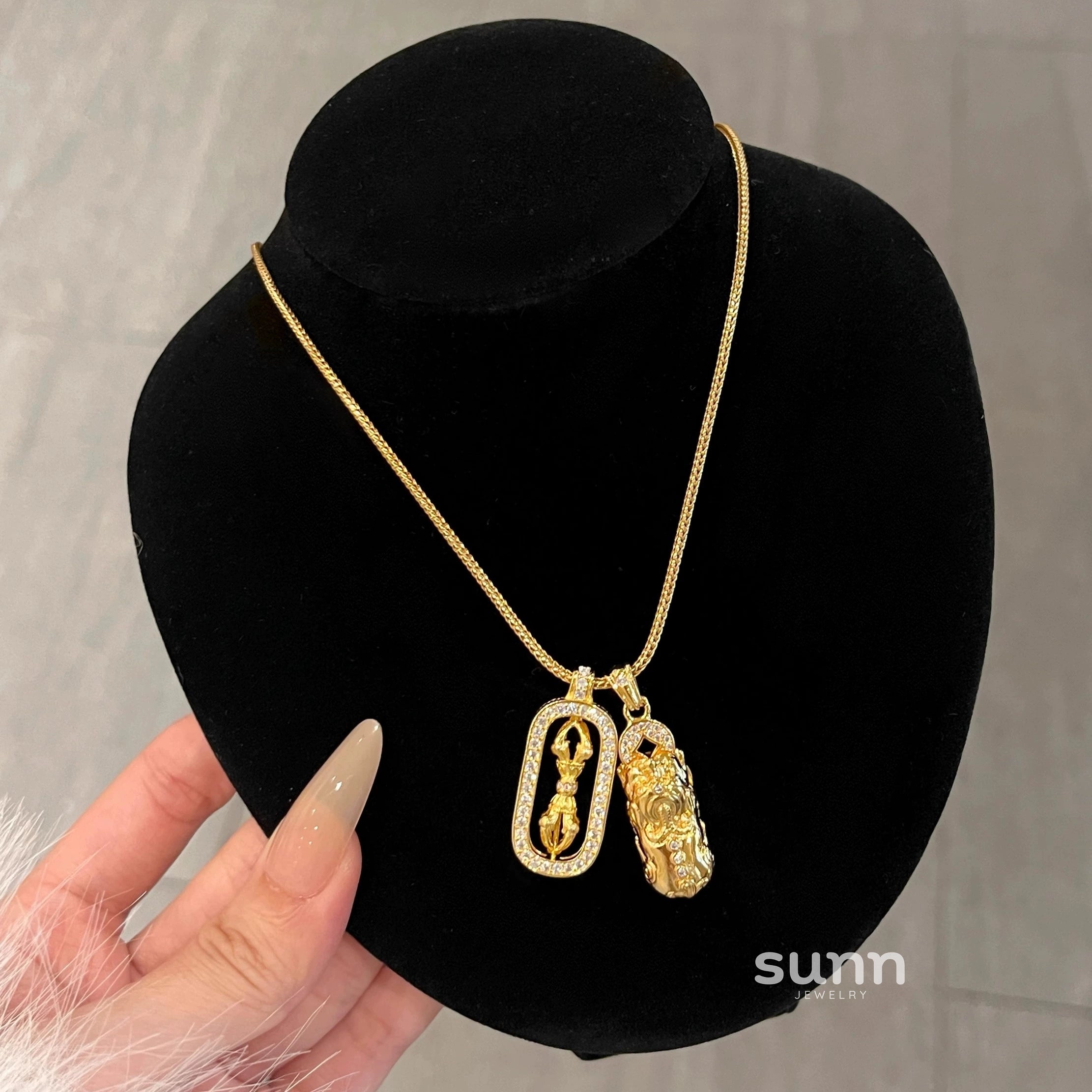 Vedika Vajra Pixiu Pendant Necklace [NXF1HXKZ]