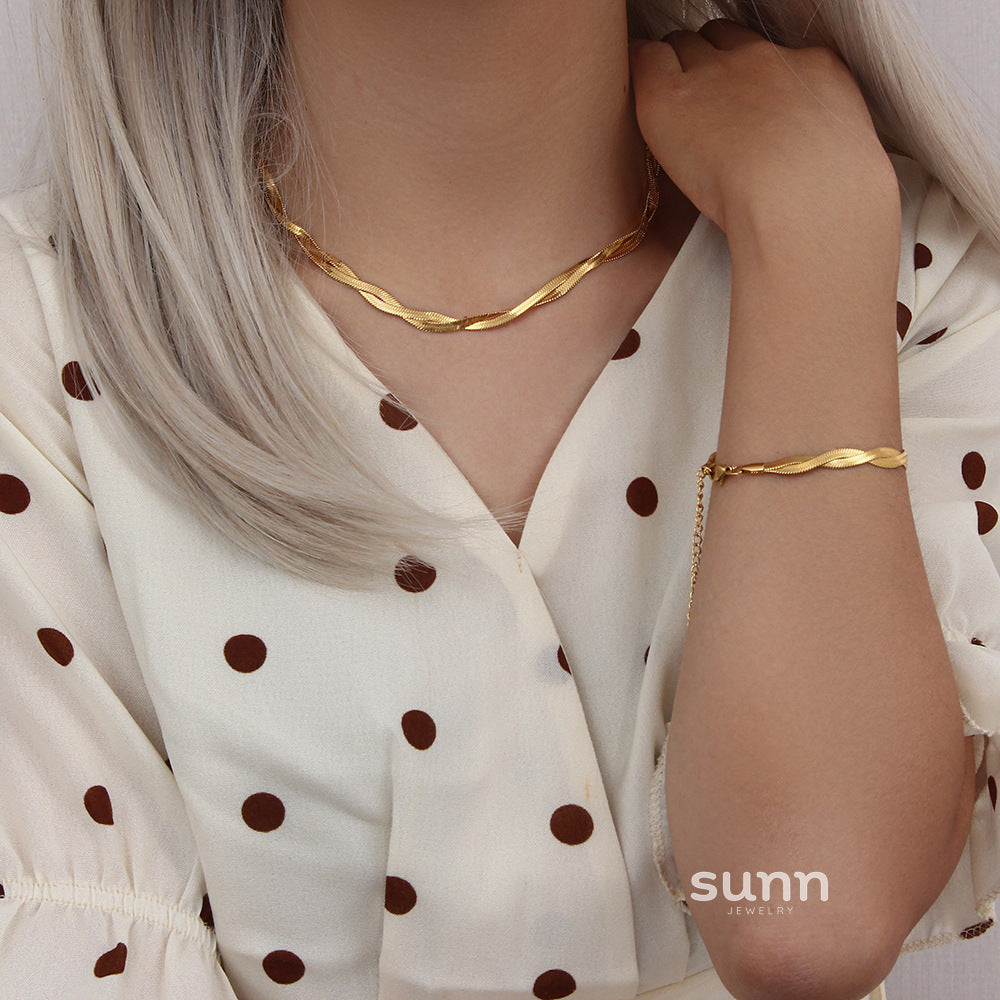 Verena Braided Fishbone Necklace [J90MVNS7]