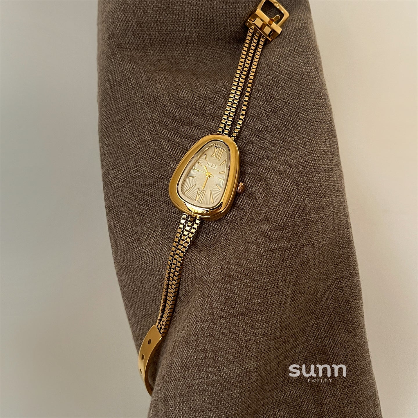 Verity Serpent Bracelet Watch [LU7JBXW4]