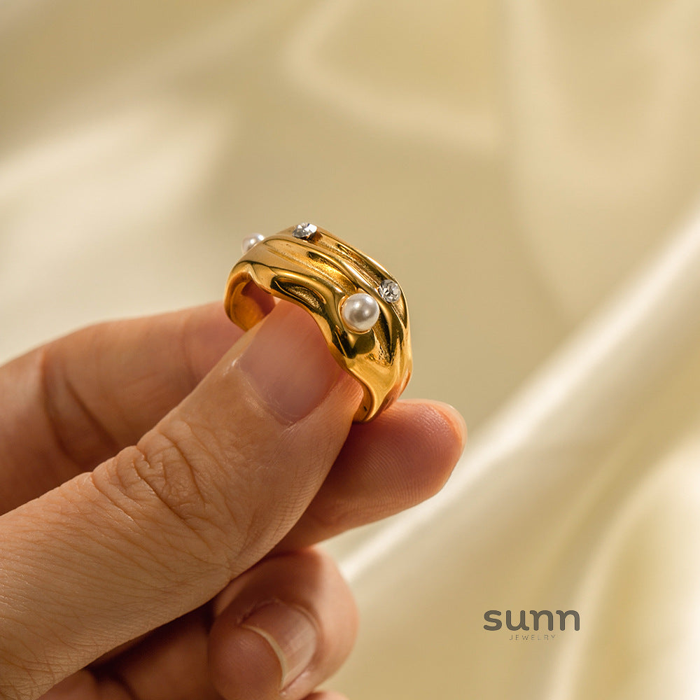 Verona Geometric Pearl Ring [N9KLTKAE]