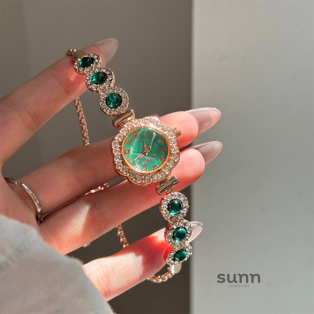 Veyda Camellia Bracelet Watch [C5R6PHZS]