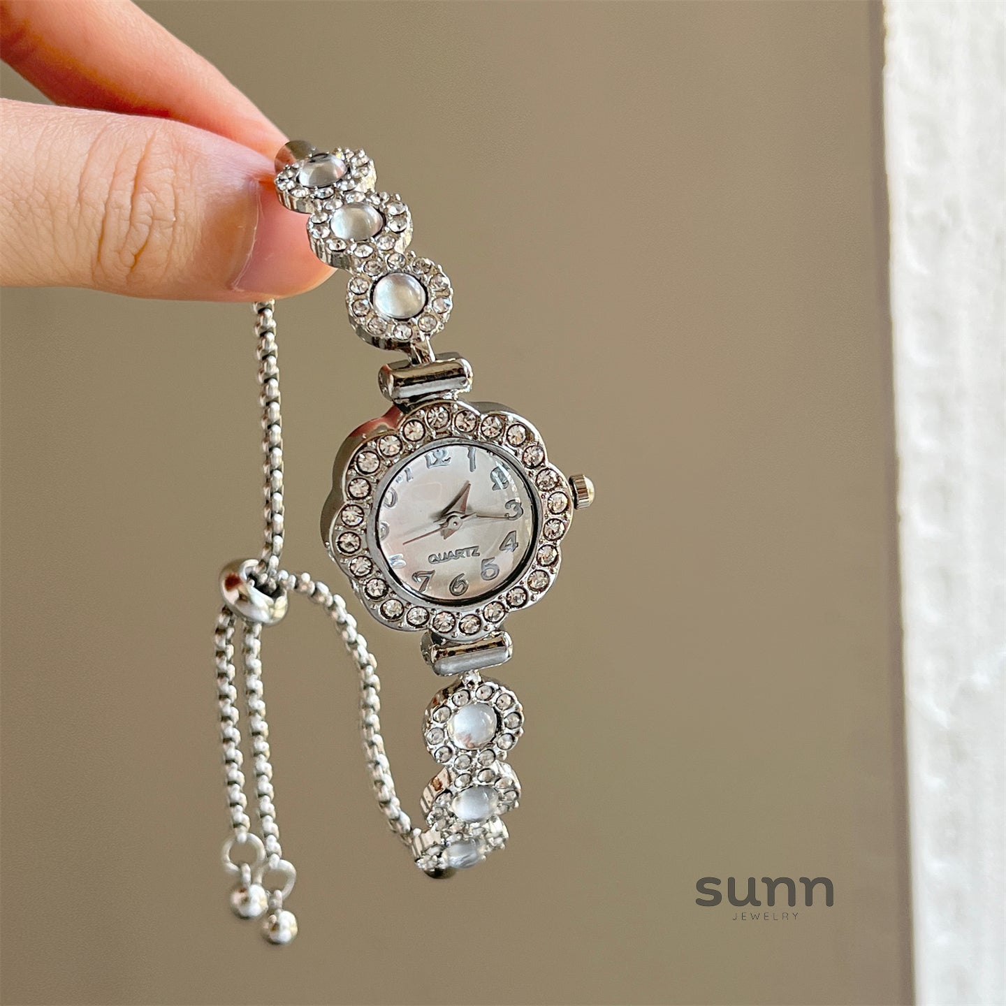 Veyda Camellia Bracelet Watch [EQRIG0JR]
