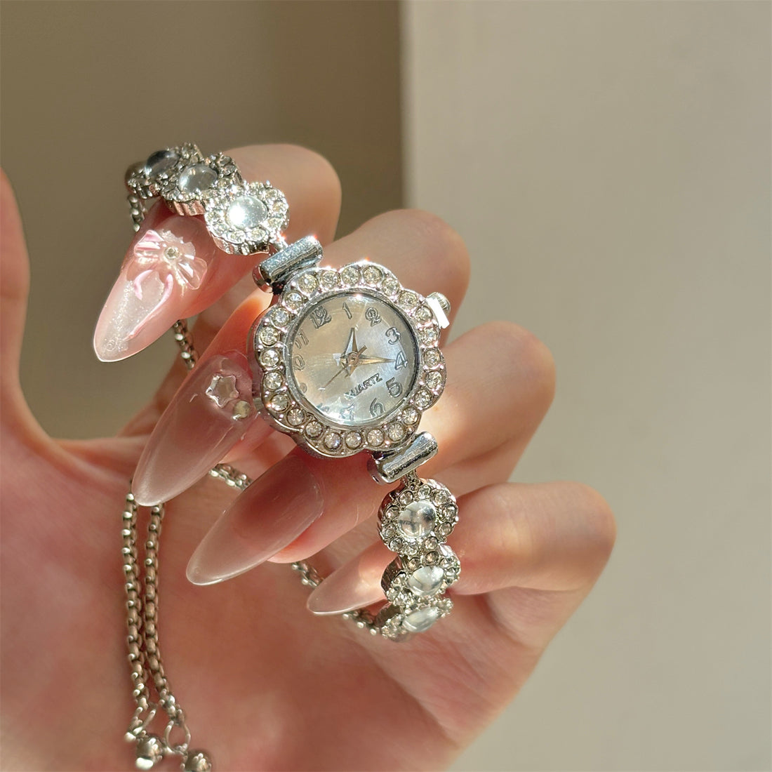 Veyda Camellia Bracelet Watch [C5R6PHZS]
