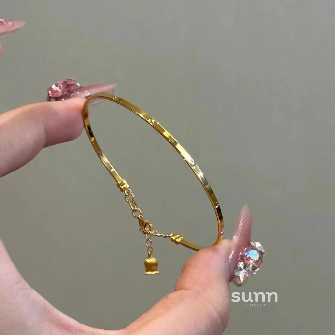 Viana Golden Lily Bracelet