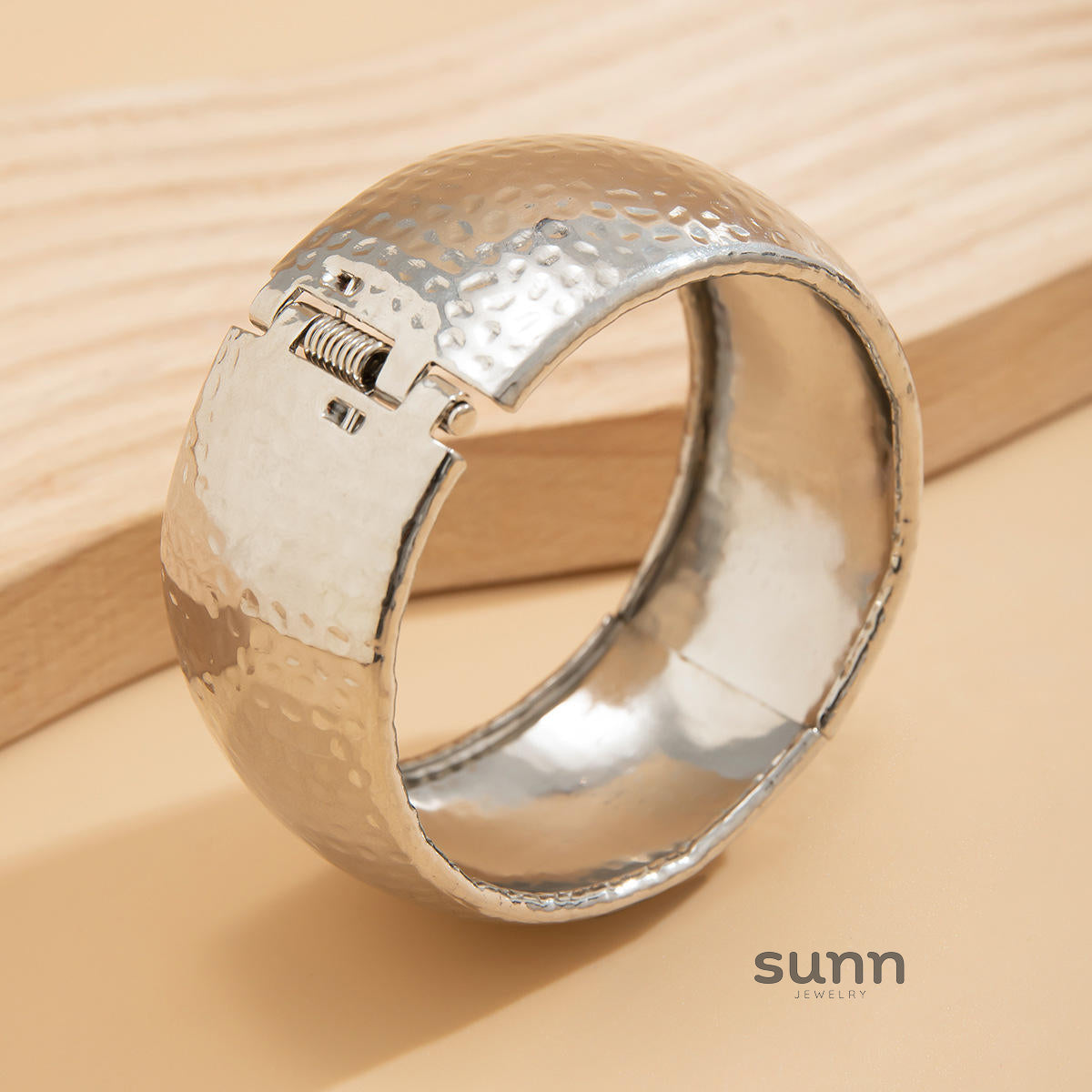 Vibha Sculptural Link Bracelet [MIIVF1FK]