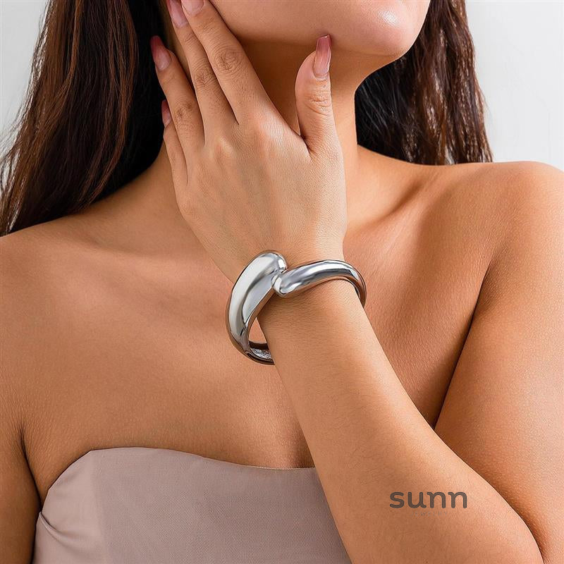 Vibha Sculptural Link Bracelet [RX9V7V98]