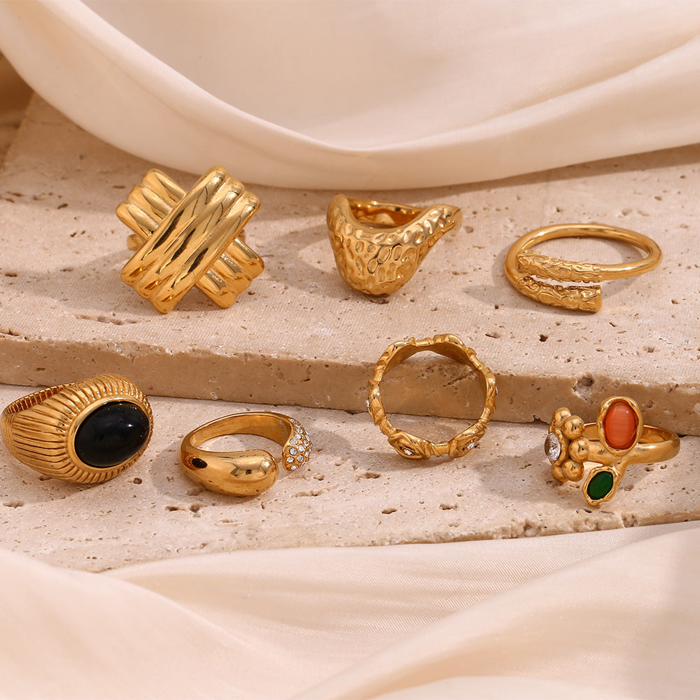 Vicky Gold Hammered Flower Ring [K1Y85MYF]