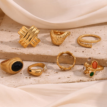 Vicky Gold Hammered Flower Ring [K1Y85MYF]