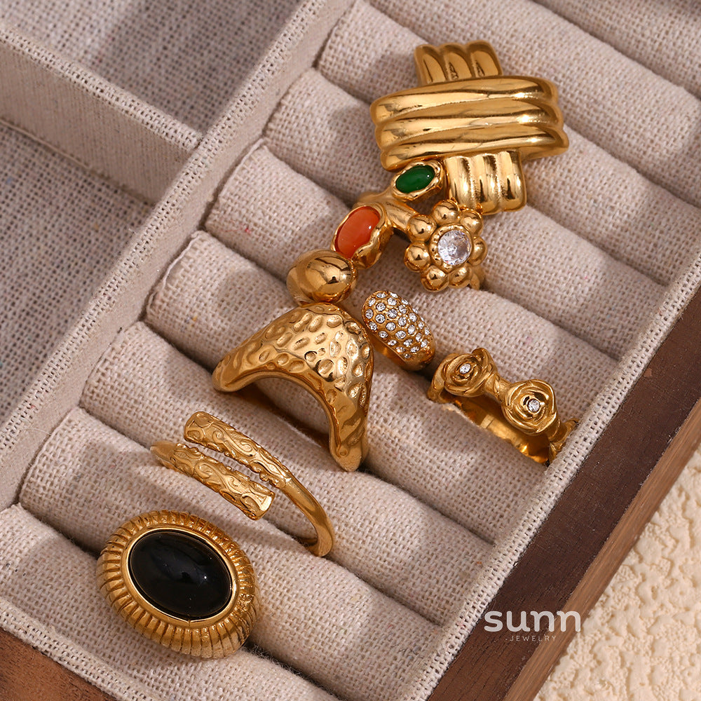 Vicky Gold Hammered Flower Ring [K1Y85MYF]