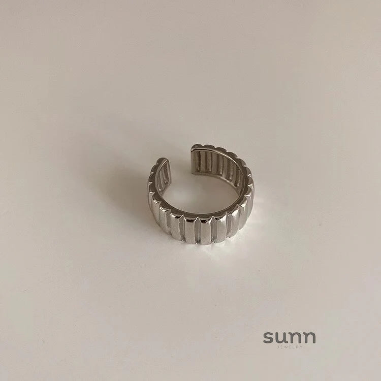 Victory Twist Adjustable Ring