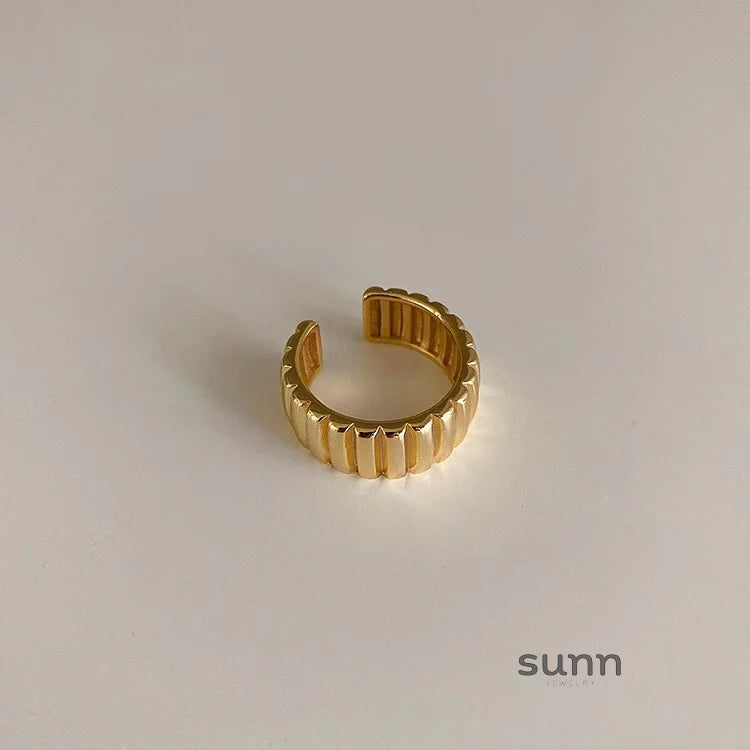 Victory Twist Adjustable Ring