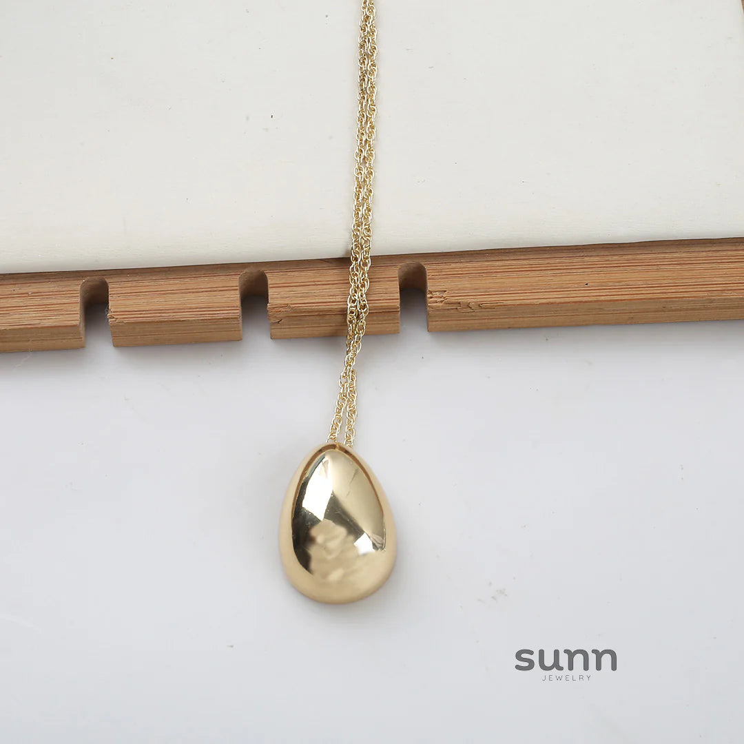 Vida Teardrop Pendant Necklace