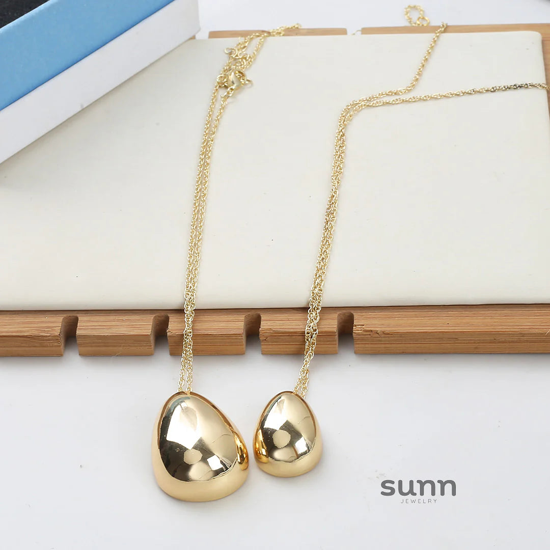 Vida Teardrop Pendant Necklace