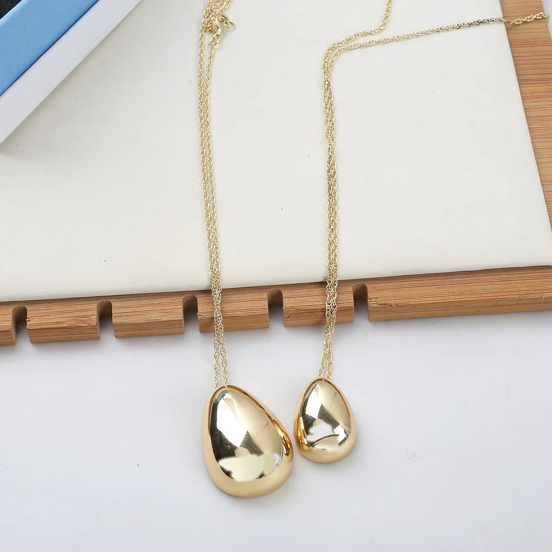 Vida Teardrop Pendant Necklace