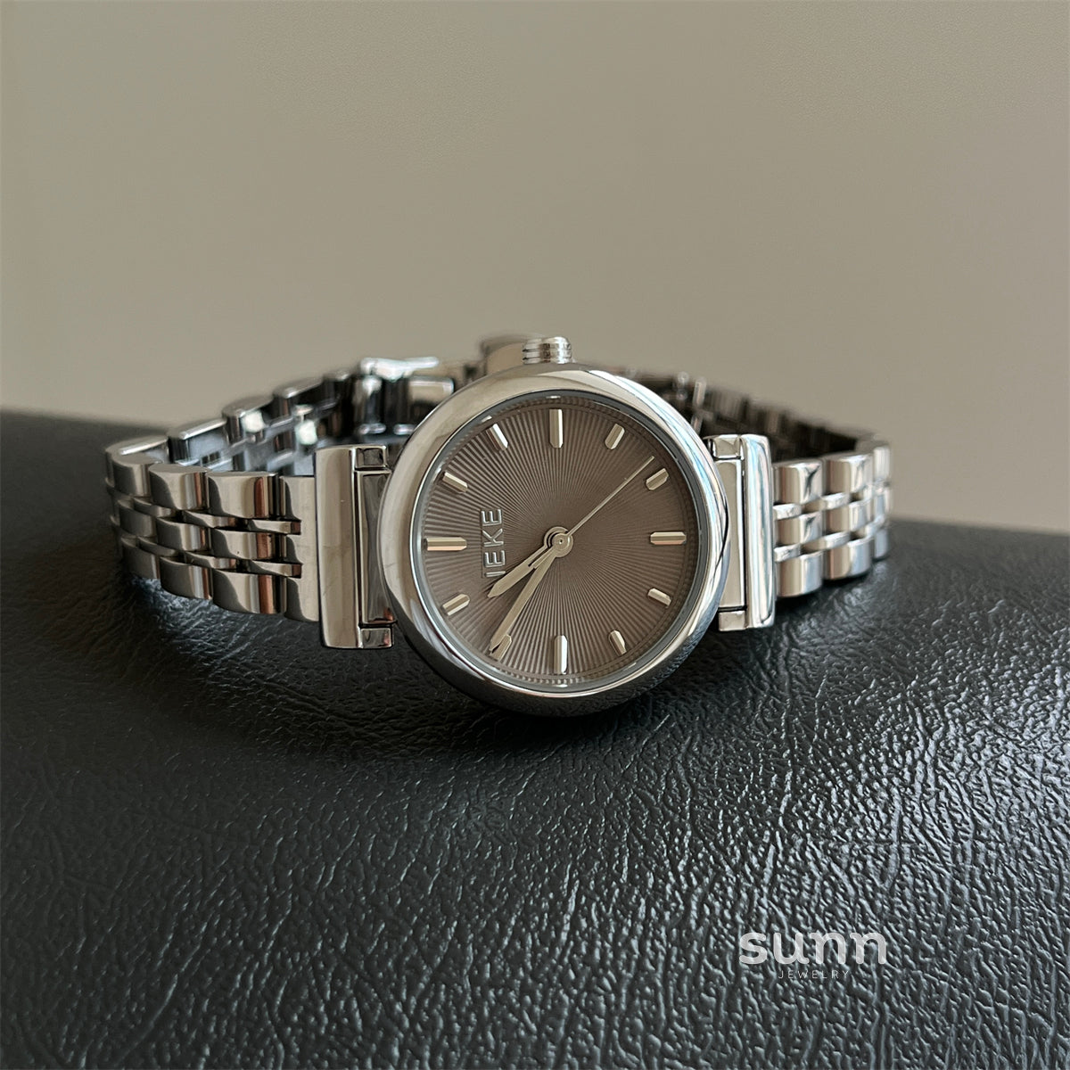 Violett Serpent Charm Watch [SQ7ELCO9]