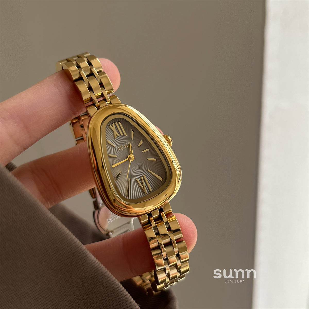 Violett Serpent Charm Watch [NST6TS35]