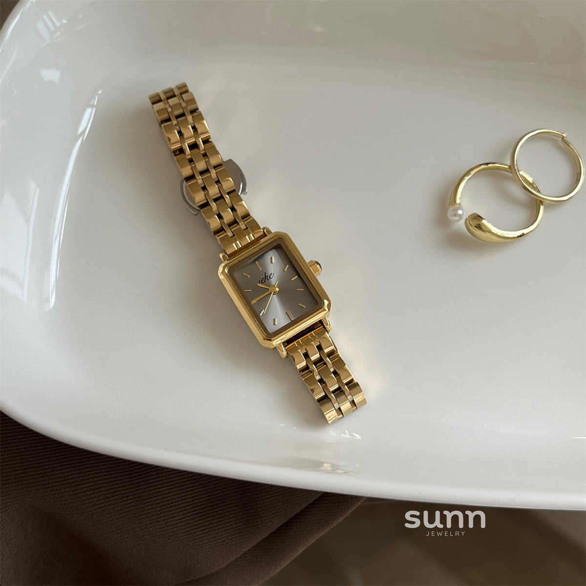 Violett Serpent Charm Watch [LMSQA6T0]