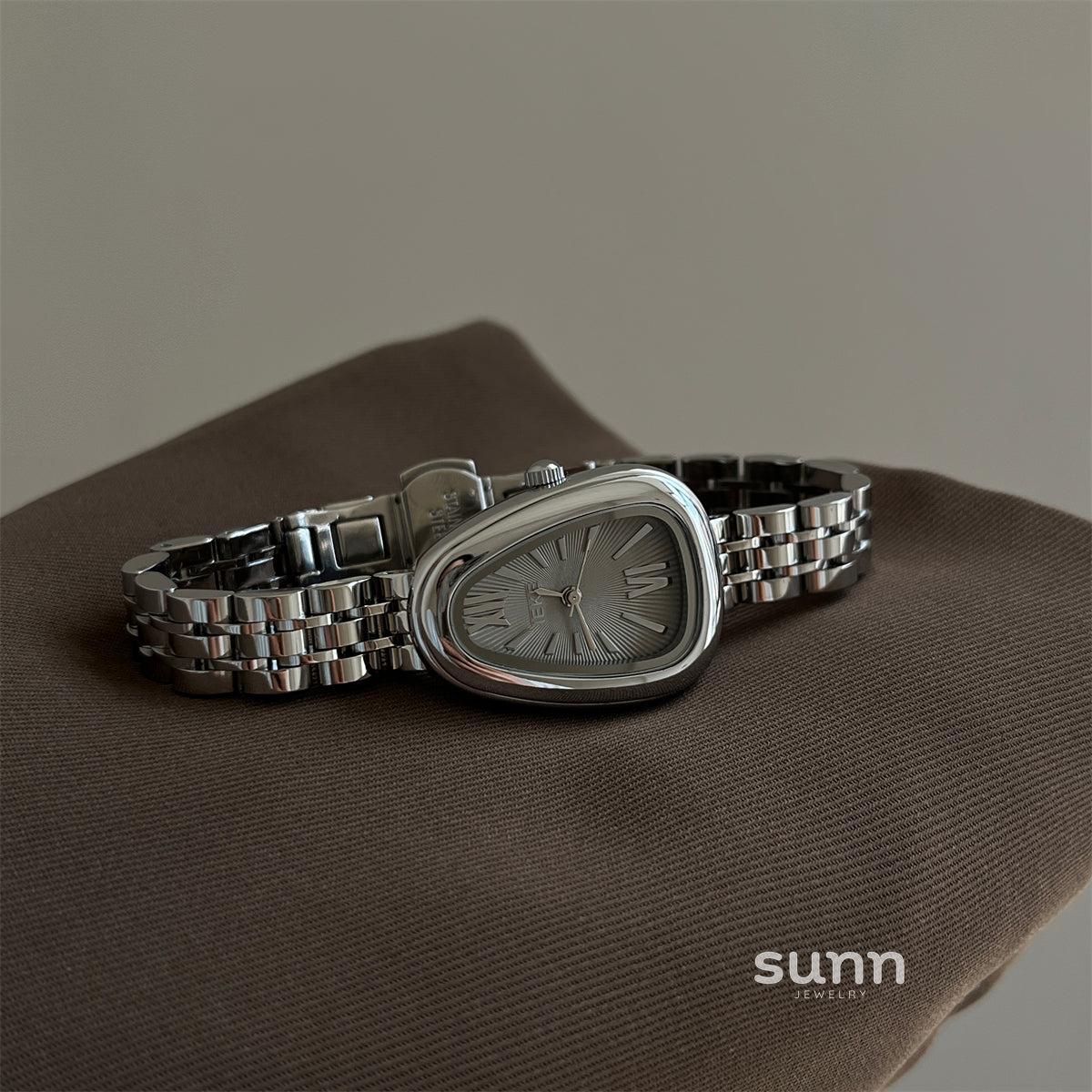 Violett Serpent Charm Watch [XS918LA9]