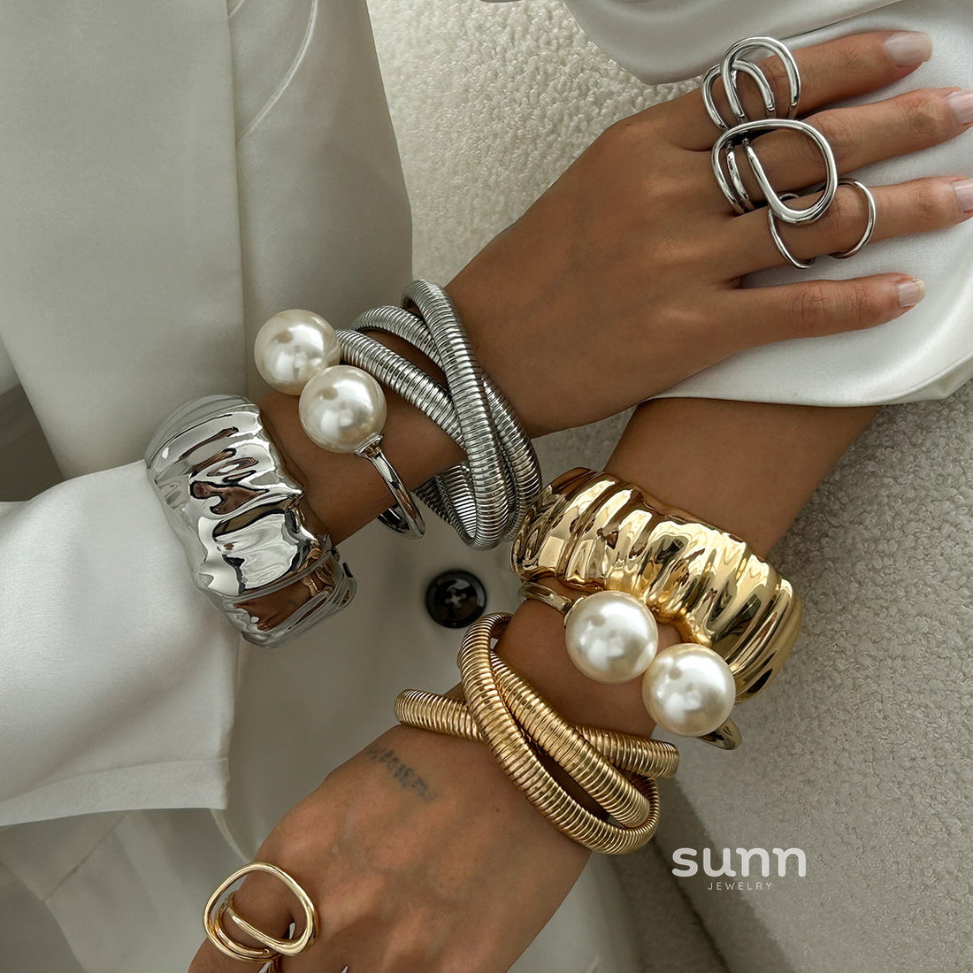 Violetta Sculpted Pearl Bracelet [K86D3R12]