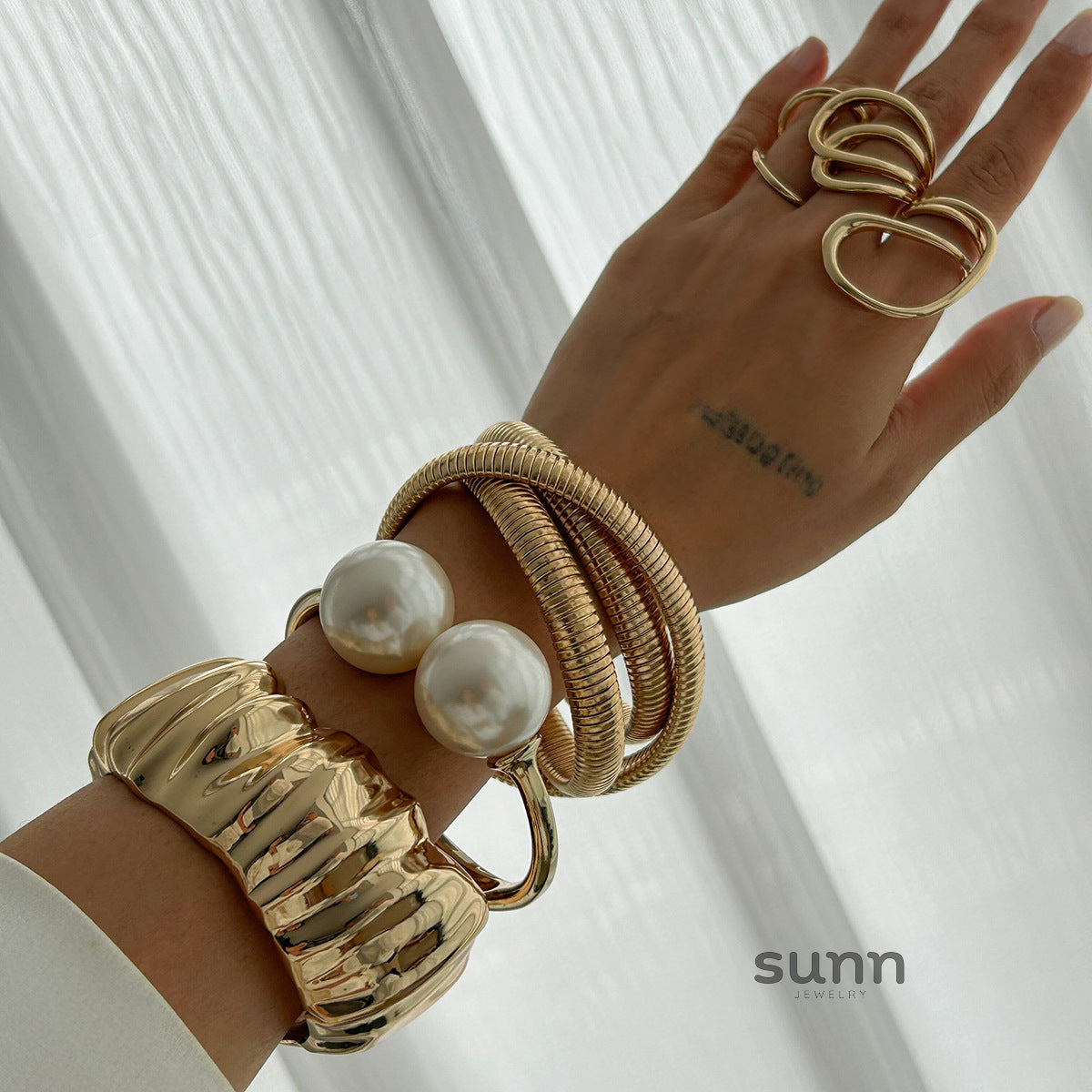 Violetta Sculpted Pearl Bracelet [Q6LYSK7U]