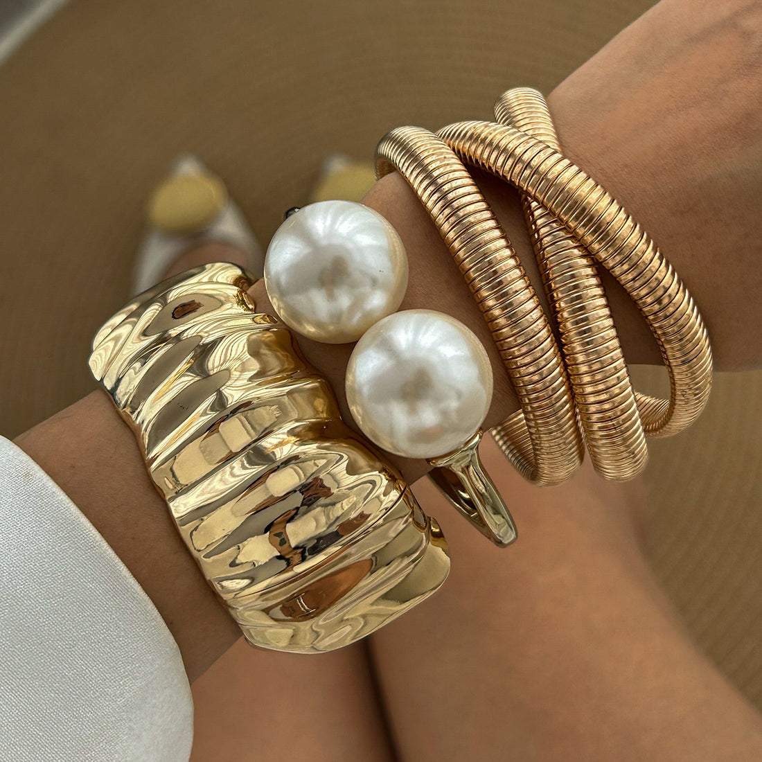 Violetta Sculpted Pearl Bracelet [K86D3R12]