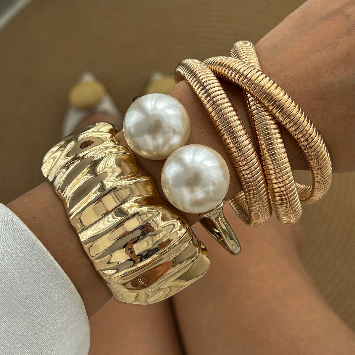Violetta Sculpted Pearl Bracelet [K86D3R12]