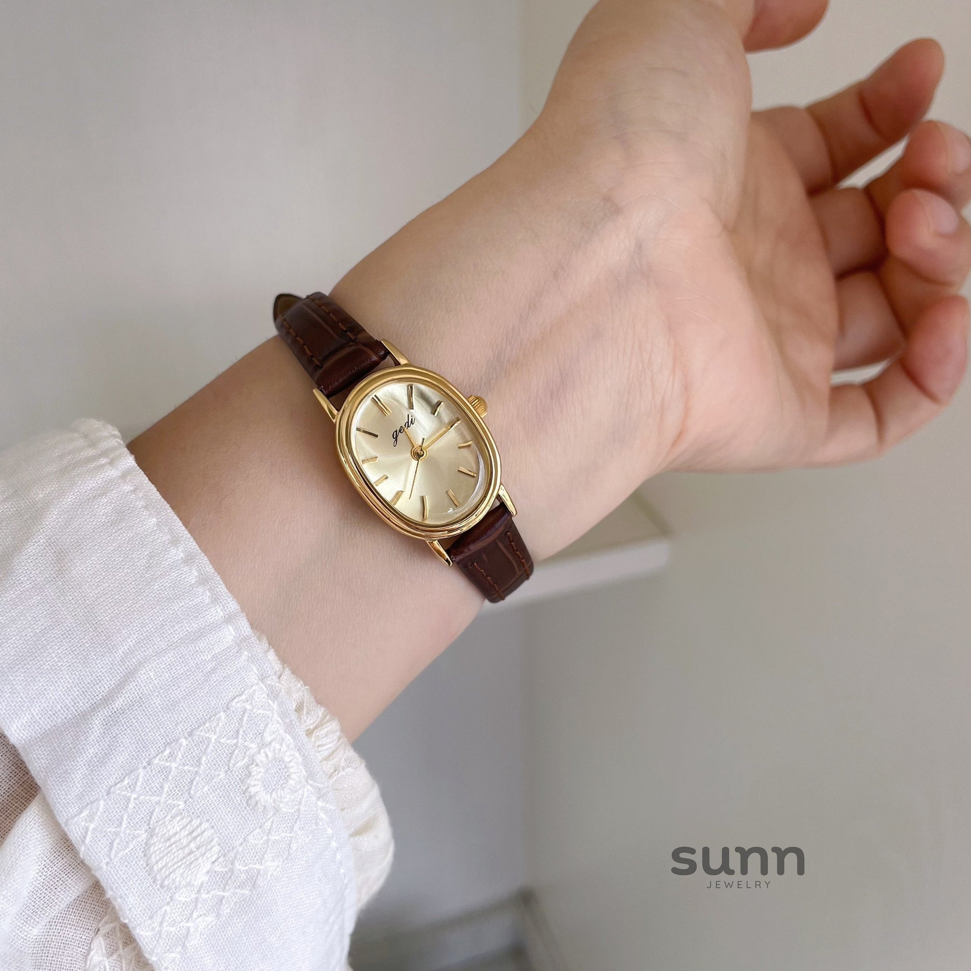 Vita Petite Oval Watch [UE17FAXG]