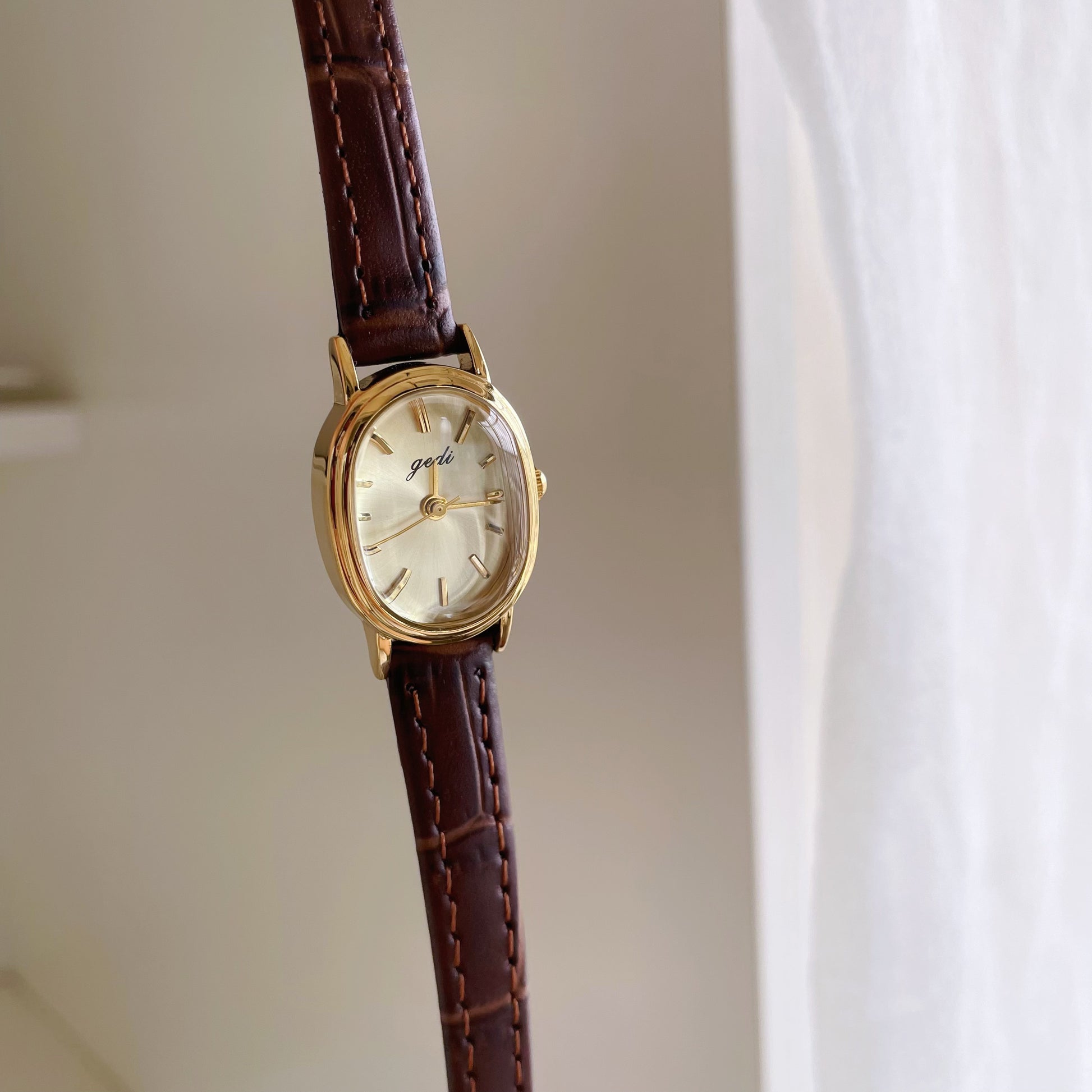 Vita Petite Oval Watch [S9P2X4DX]