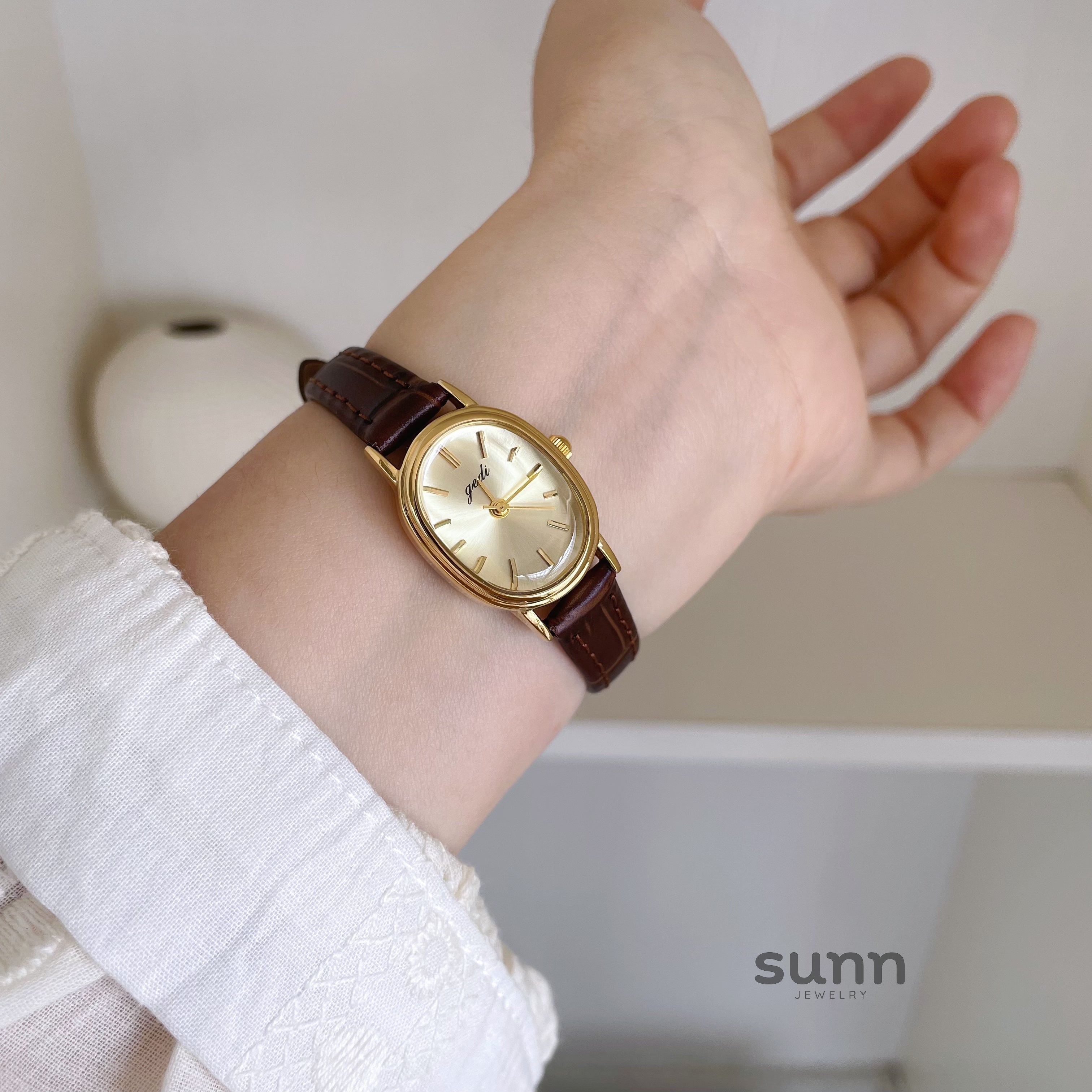 Vita Petite Oval Watch [W886NAR7]