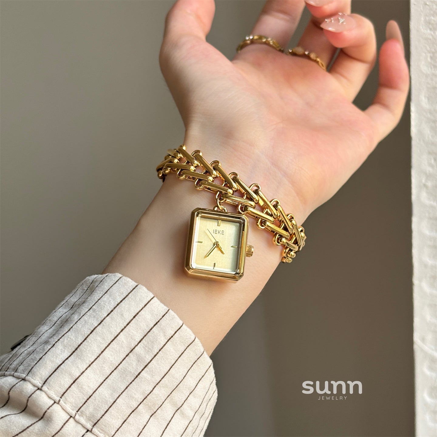 Viviana Square Bracelet Watch [8VJE7VZB]