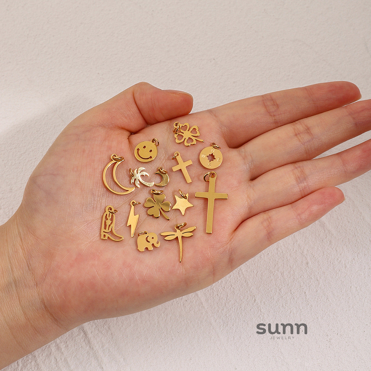 Vivianne Assorted Charm Pendants [OA9WPIMA]