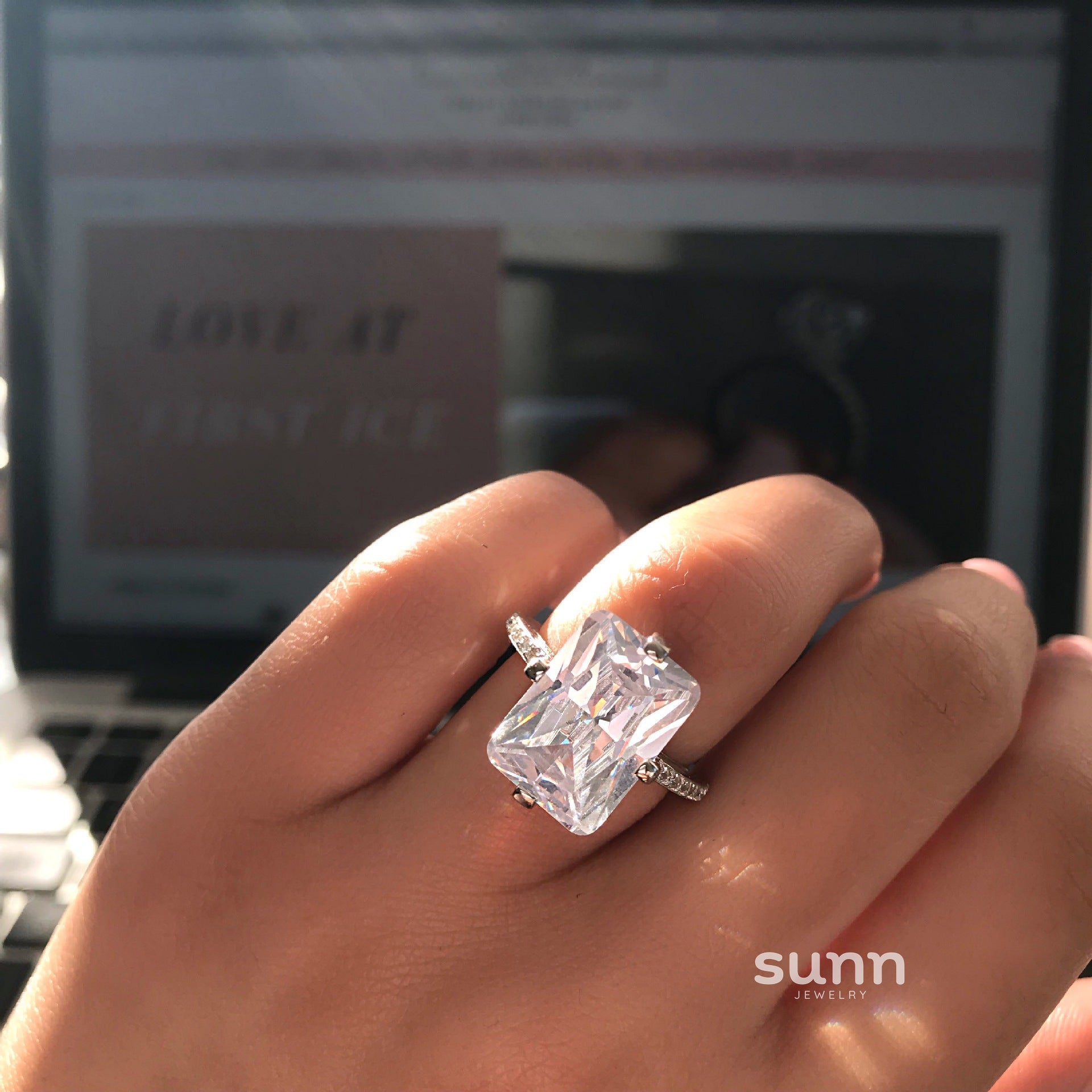 Vivianne Square Diamond Ring [KAM8R77G]