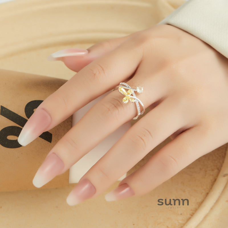 Vivienne Delicate Butterfly Ring [K2HN2YON]