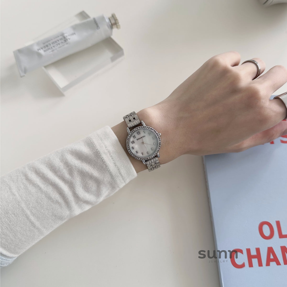 Vivienne Starry Pearl Watch [2XVBQ4YE]