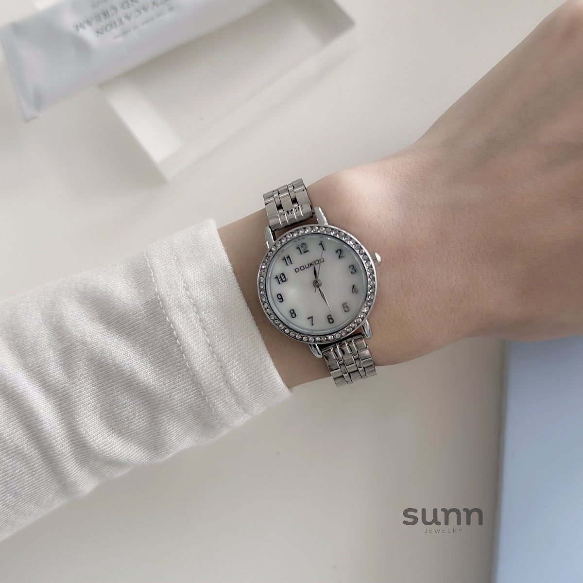 Vivienne Starry Pearl Watch [USXYF3FD]