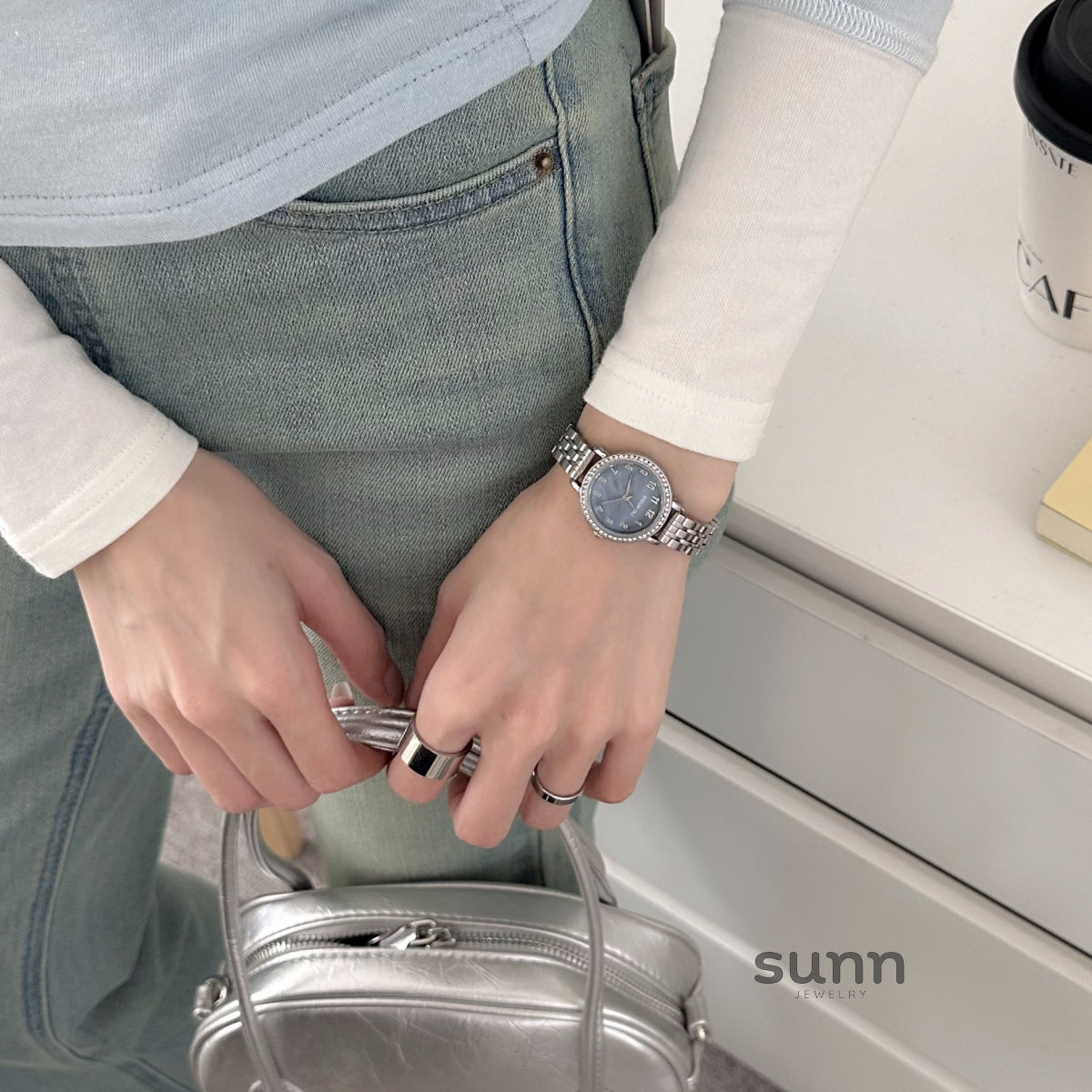 Vivienne Starry Pearl Watch [537U5BXS]