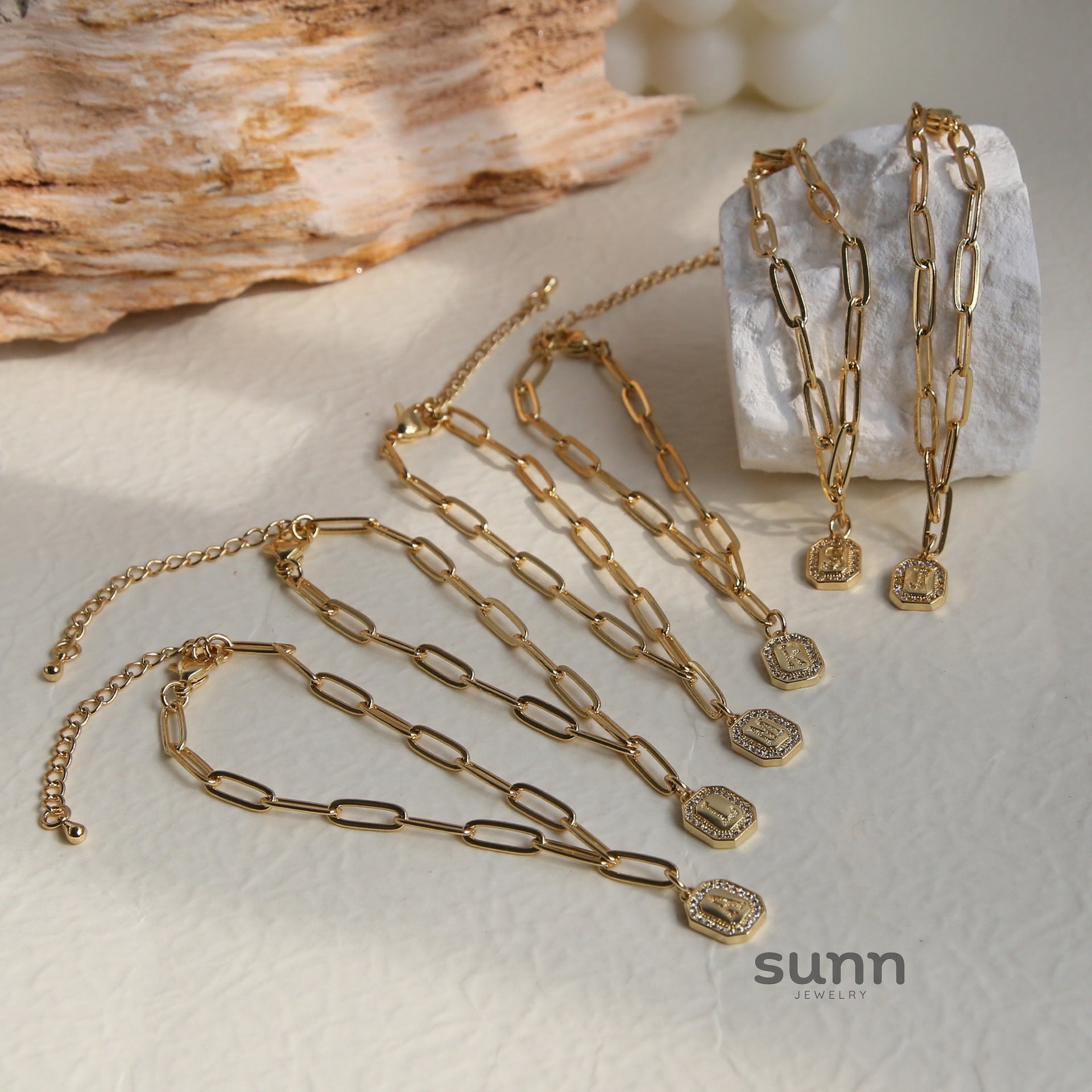 Vy Initial Paperclip Bracelet [K55LCDWT]