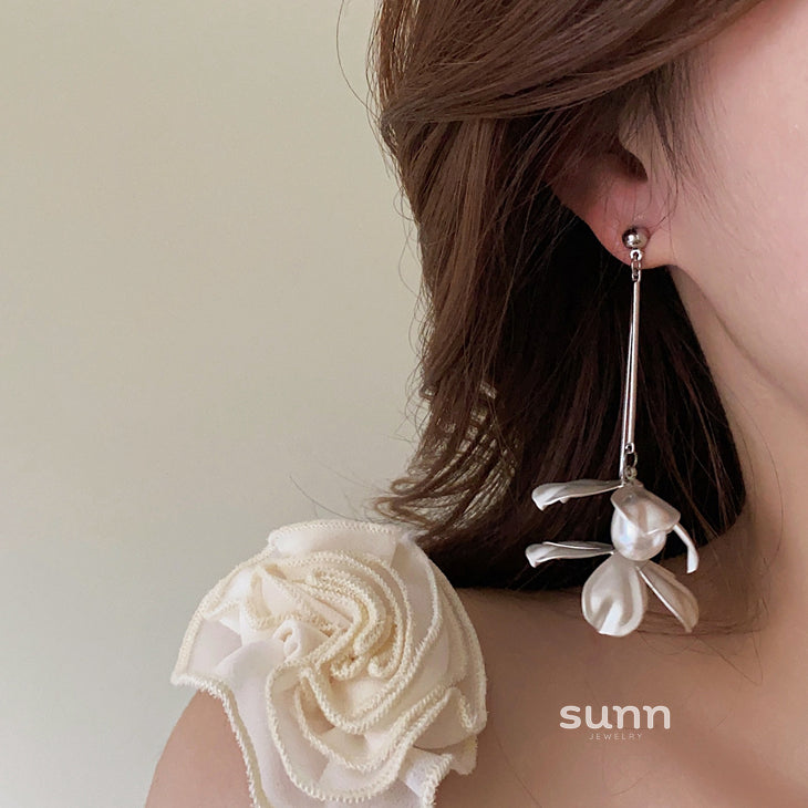 Westlyn Floral Pearl Drop Earrings [E14272QQ]