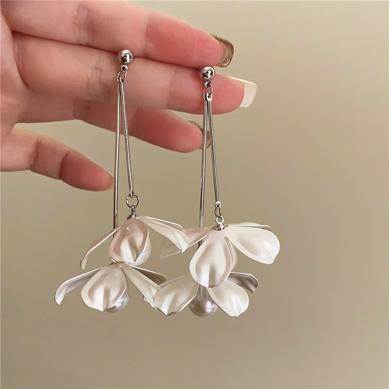 Westlyn Floral Pearl Drop Earrings [157DEC5G]