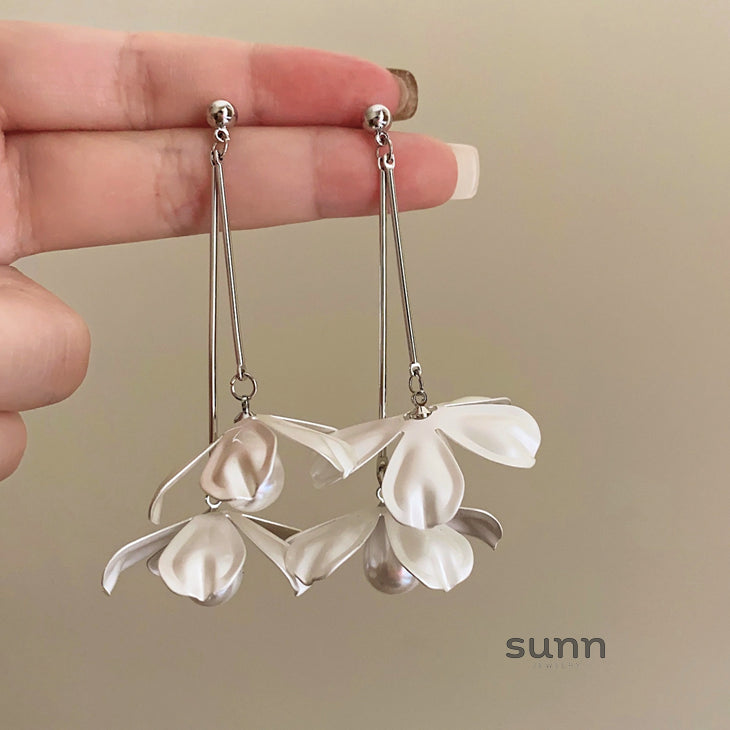 Westlyn Floral Pearl Drop Earrings [QH6W7INR]