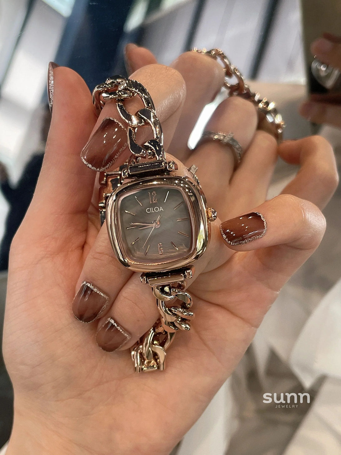 Westlynn Elegant Barrel Watch