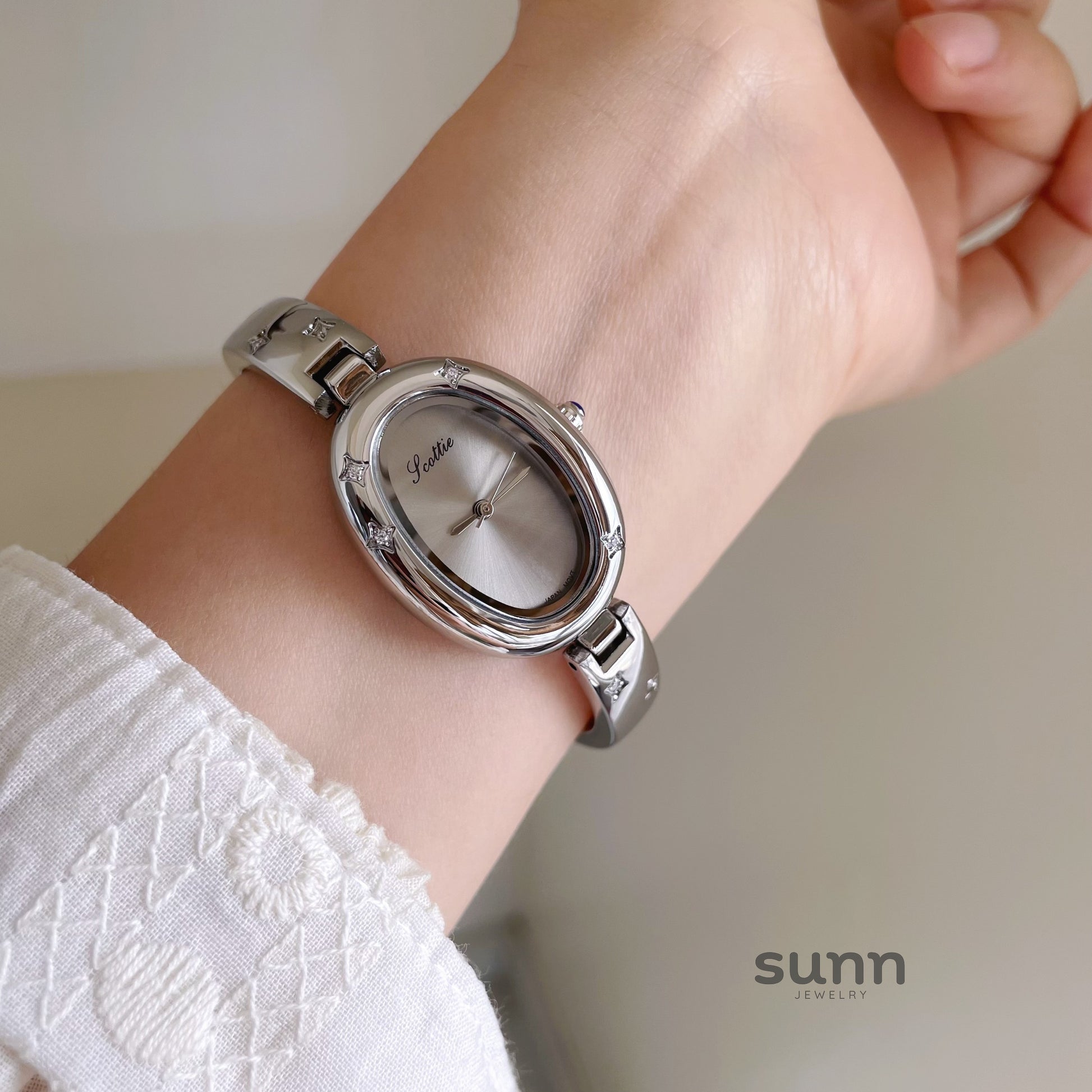 Westlynn Oval Bracelet Watch [WZEWU5BZ]