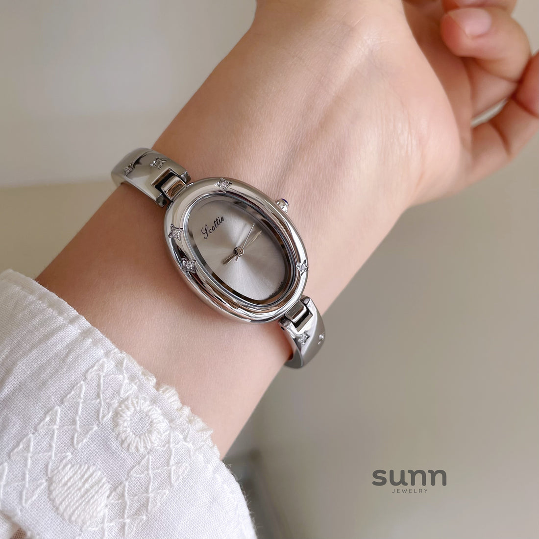 Westlynn Oval Bracelet Watch [XBJX9DDW]