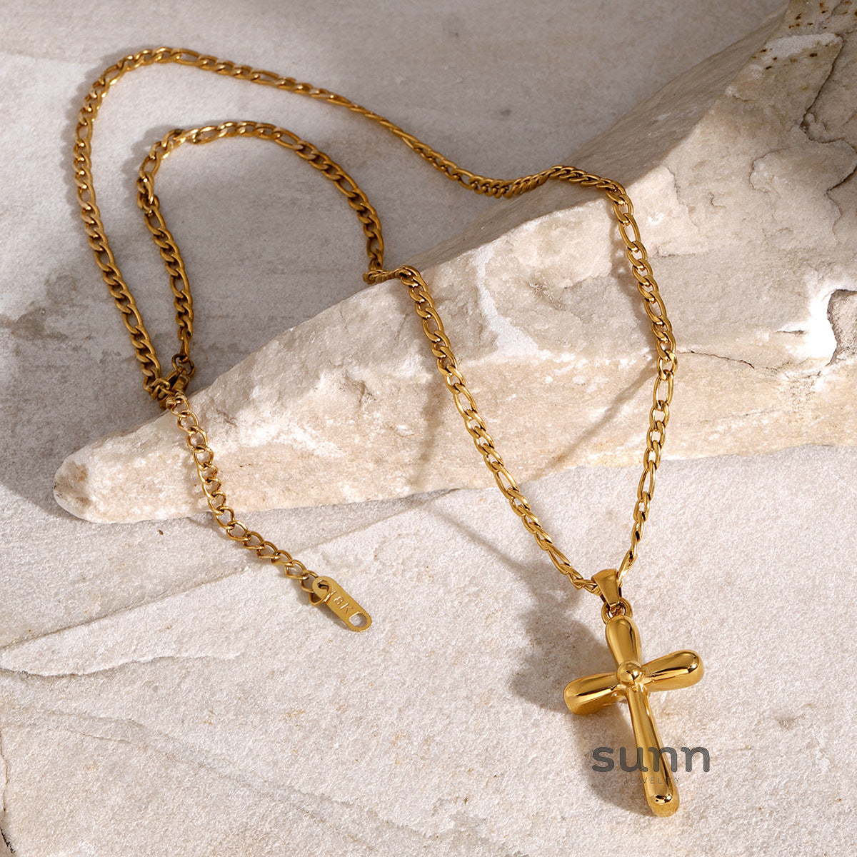 Whitley Gold Cross Necklace [H2MAEZ8V]