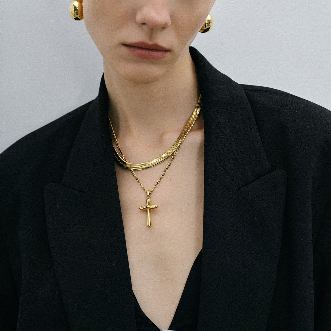 Whitley Gold Cross Necklace [MLG8FEM1]